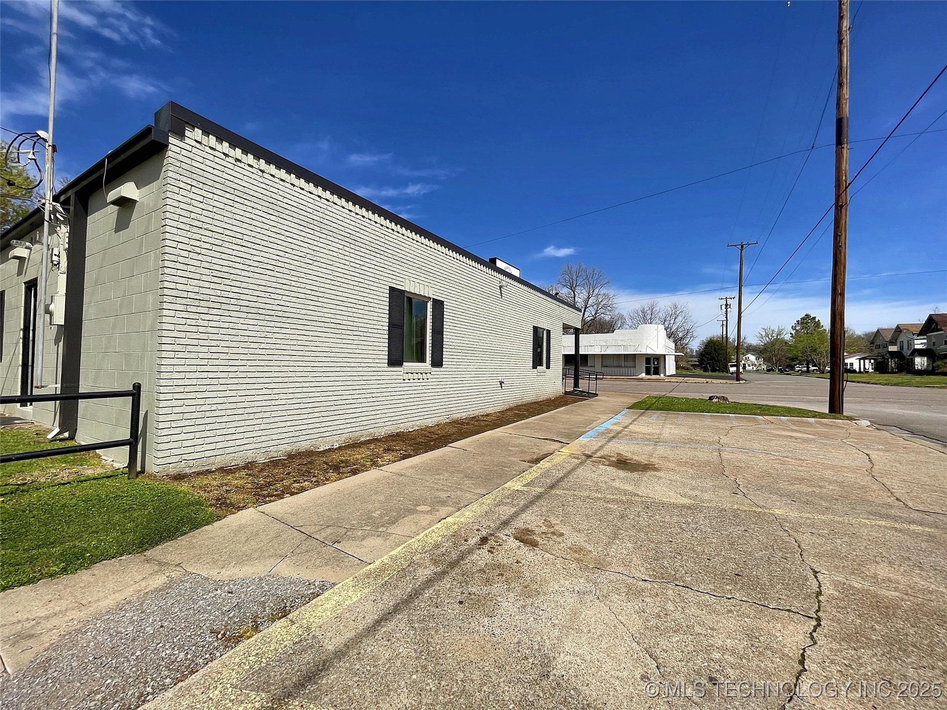 1001 W Broadway Street Property Photo 40