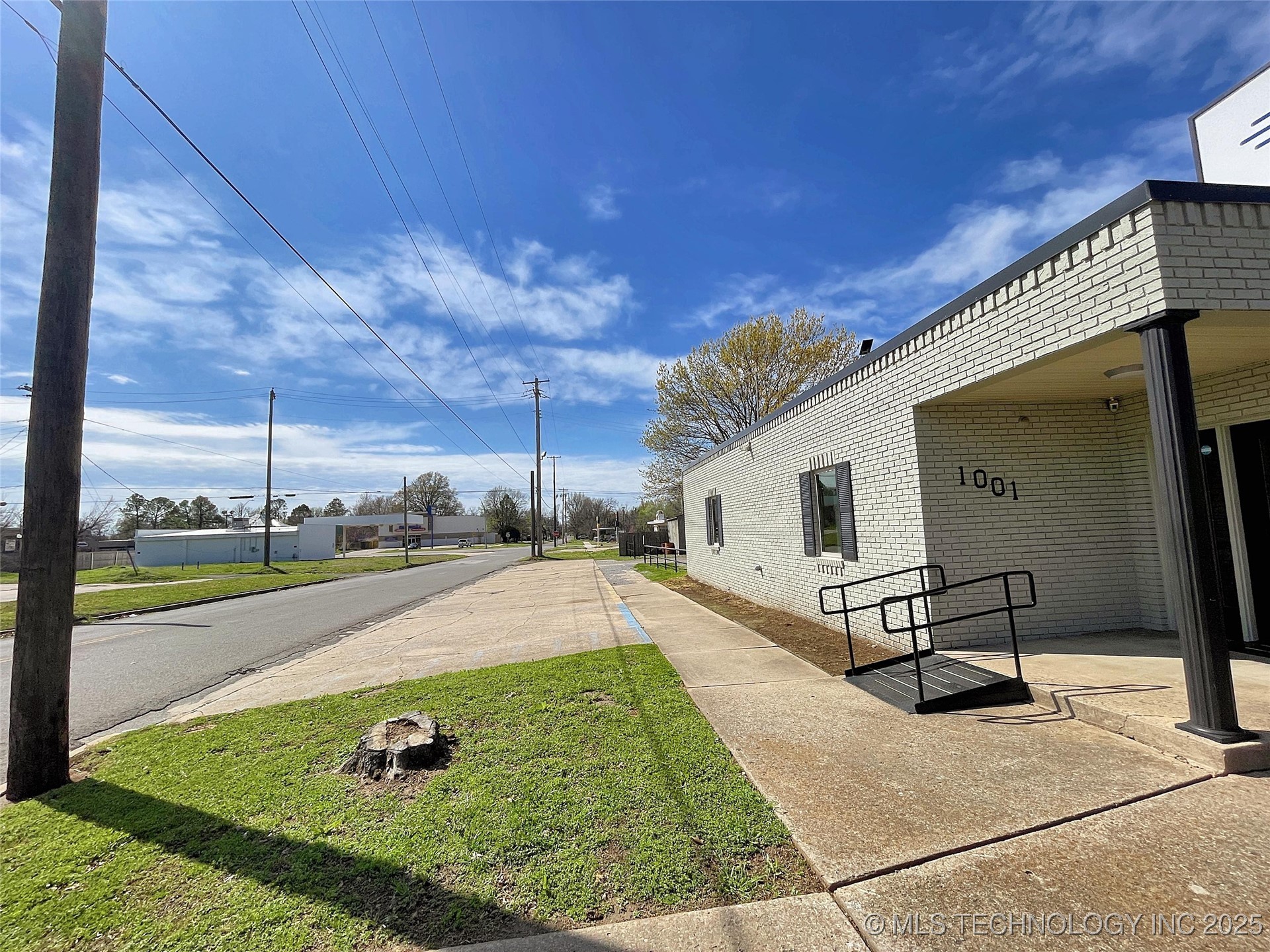 1001 W Broadway Street Property Photo 42