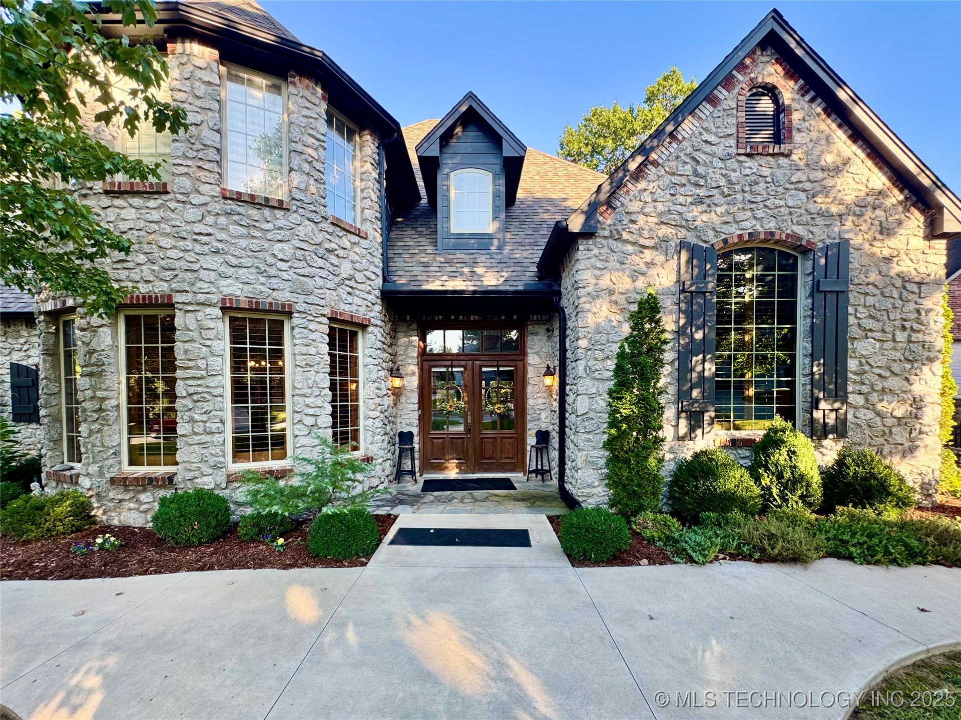 11401 S 67th East Avenue Property Photo 2