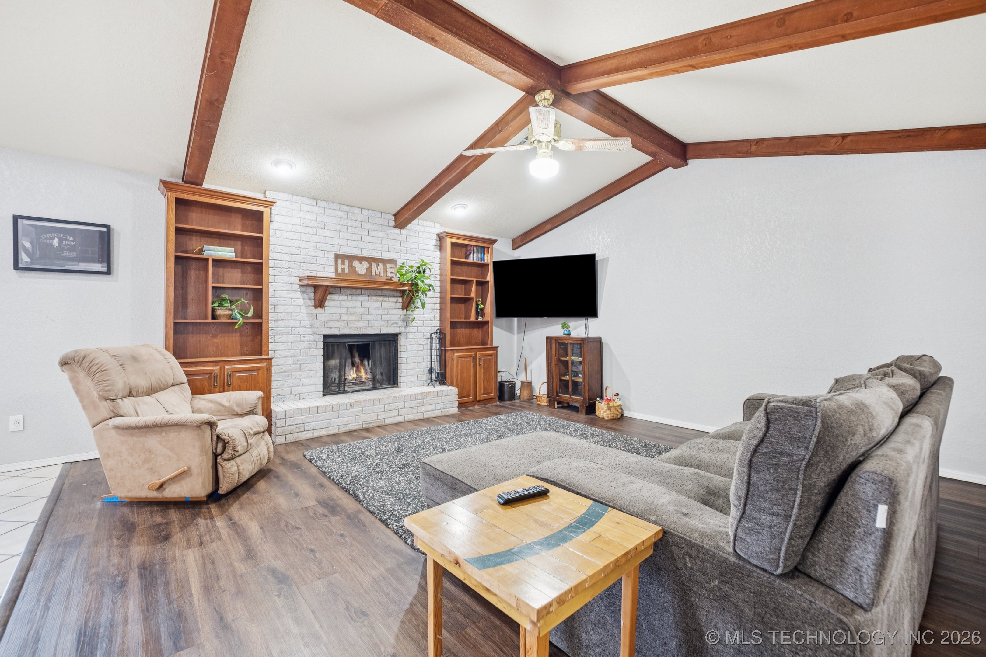 704 S Timberridge Drive Property Photo 5