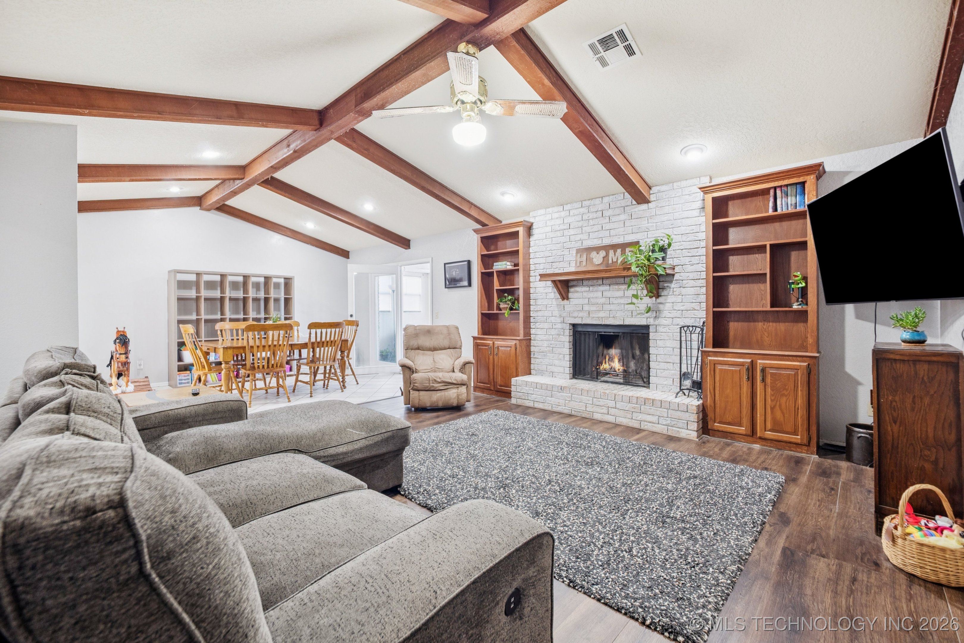 704 S Timberridge Drive Property Photo 7