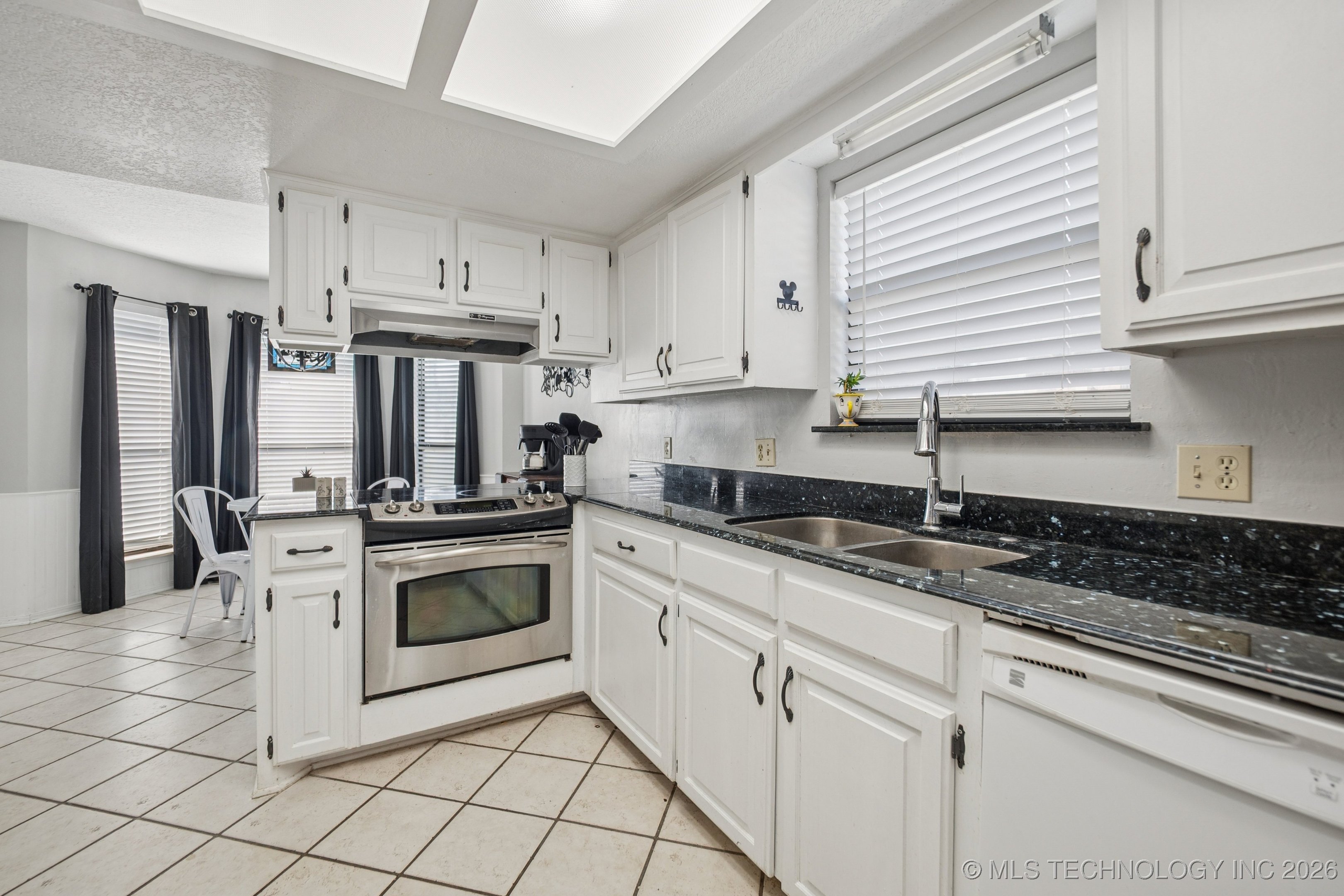 704 S Timberridge Drive Property Photo 11