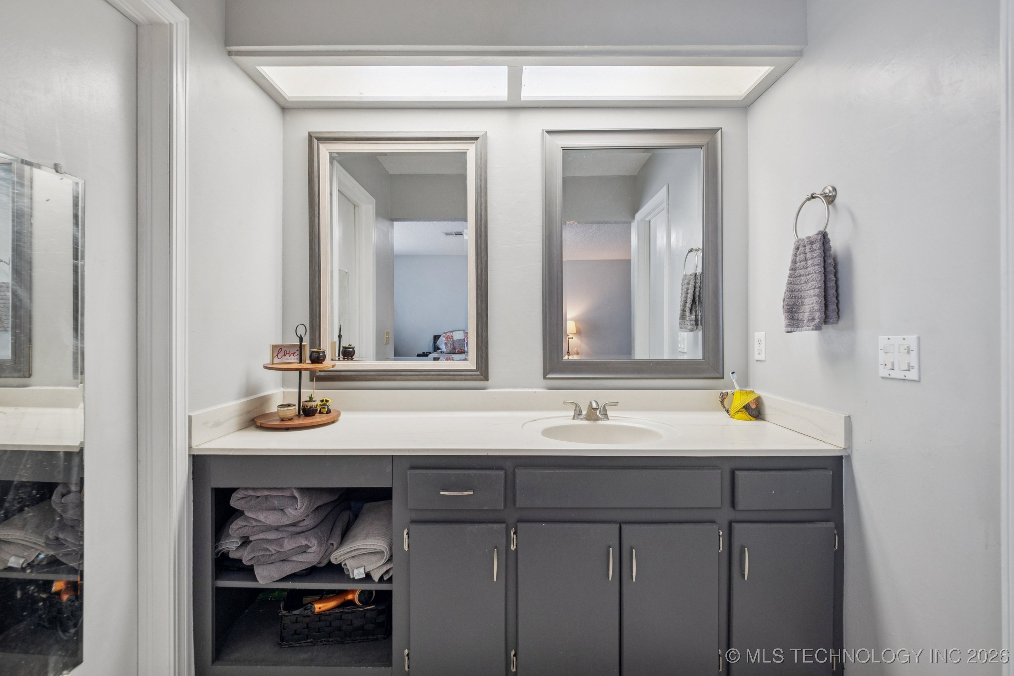 704 S Timberridge Drive Property Photo 16