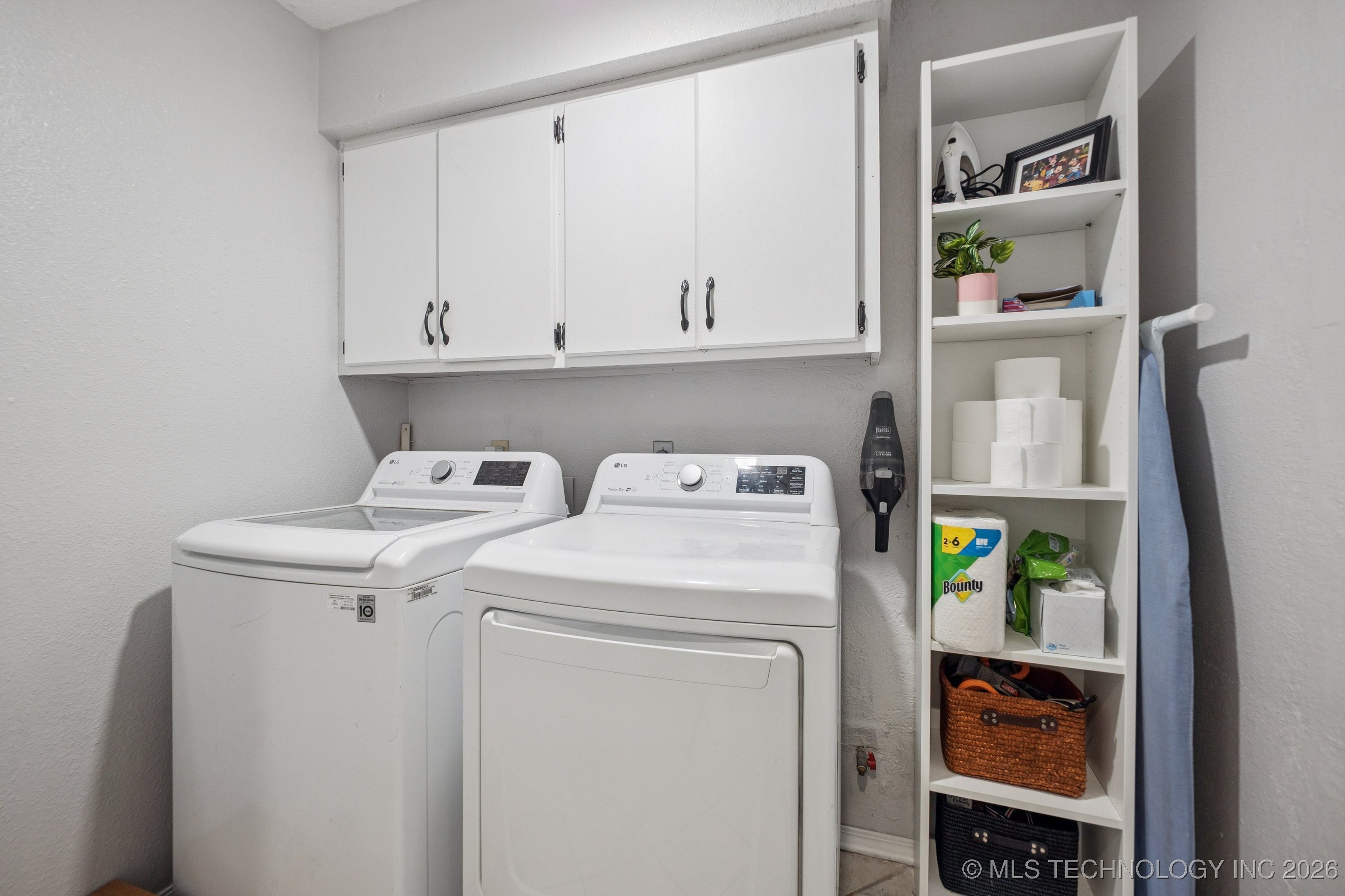 704 S Timberridge Drive Property Photo 18