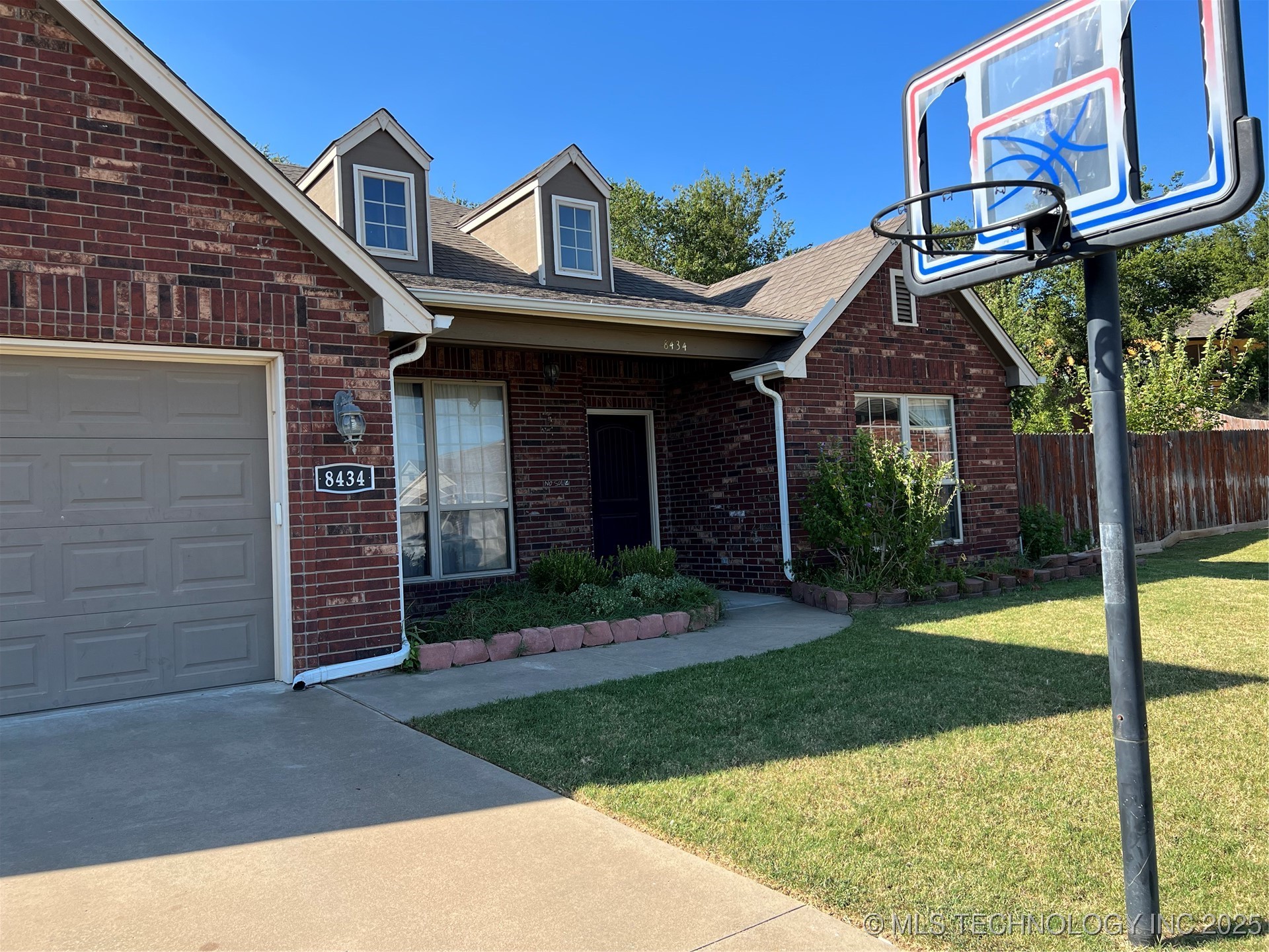 8434 N 76th East Avenue Property Photo 2