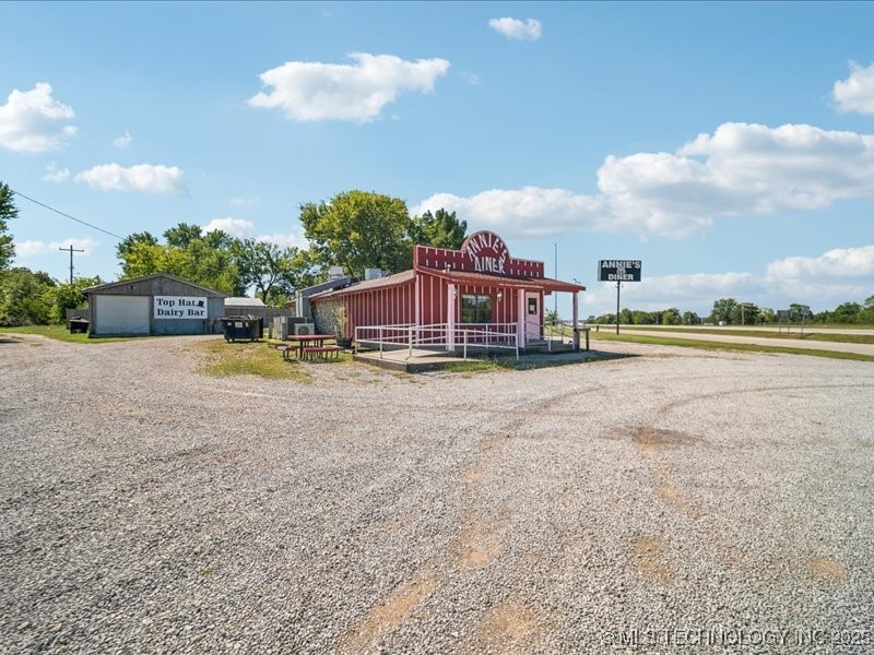 12015 S Poplar Street Property Photo 3