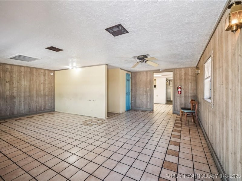 12015 S Poplar Street Property Photo 5