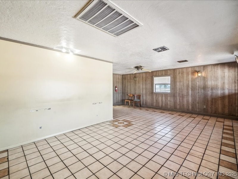 12015 S Poplar Street Property Photo 8