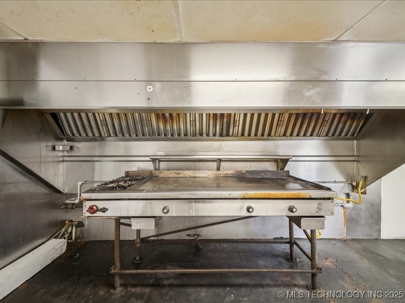 12015 S Poplar Street Property Photo 15