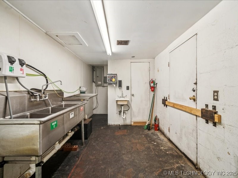 12015 S Poplar Street Property Photo 16