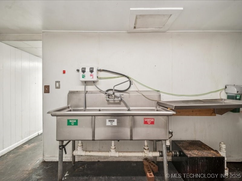 12015 S Poplar Street Property Photo 17