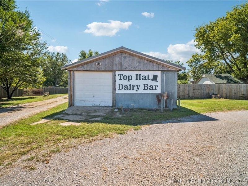 12015 S Poplar Street Property Photo 19