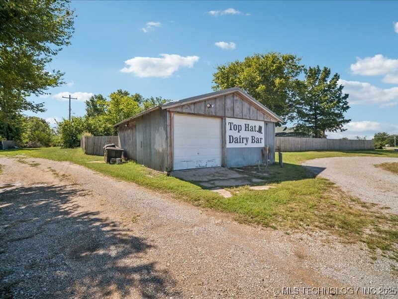 12015 S Poplar Street Property Photo 20