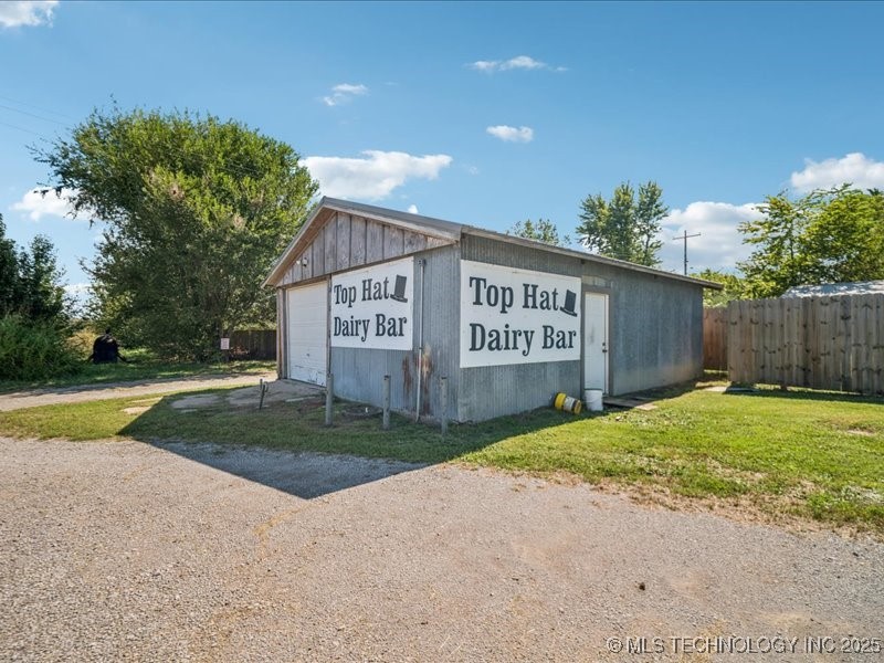 12015 S Poplar Street Property Photo 21