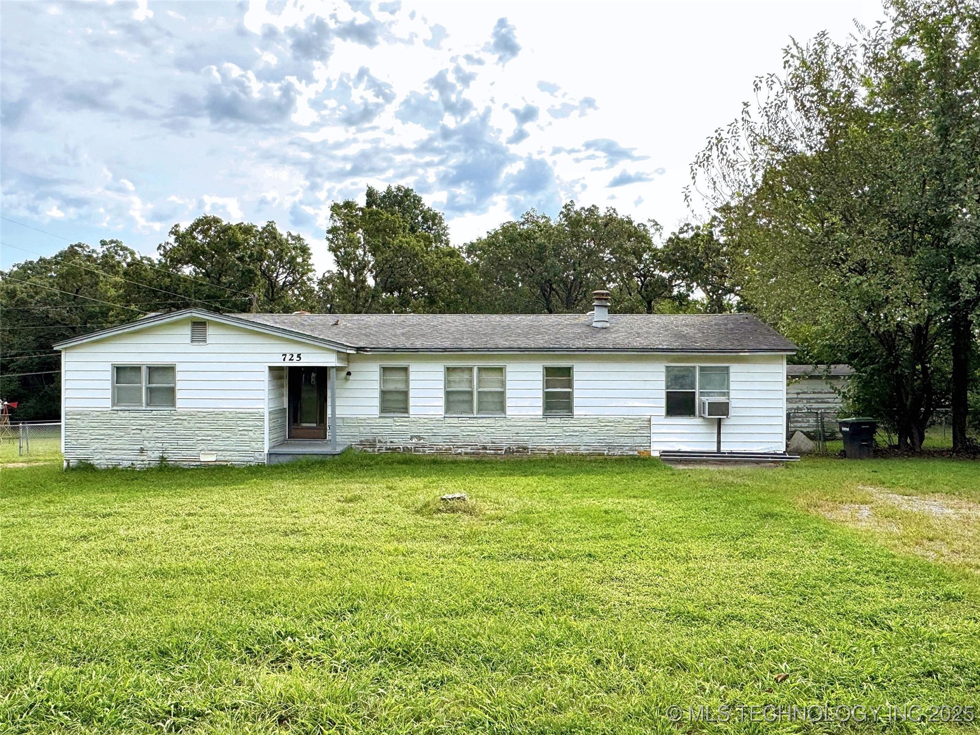 725 Sooner Drive Property Photo 1