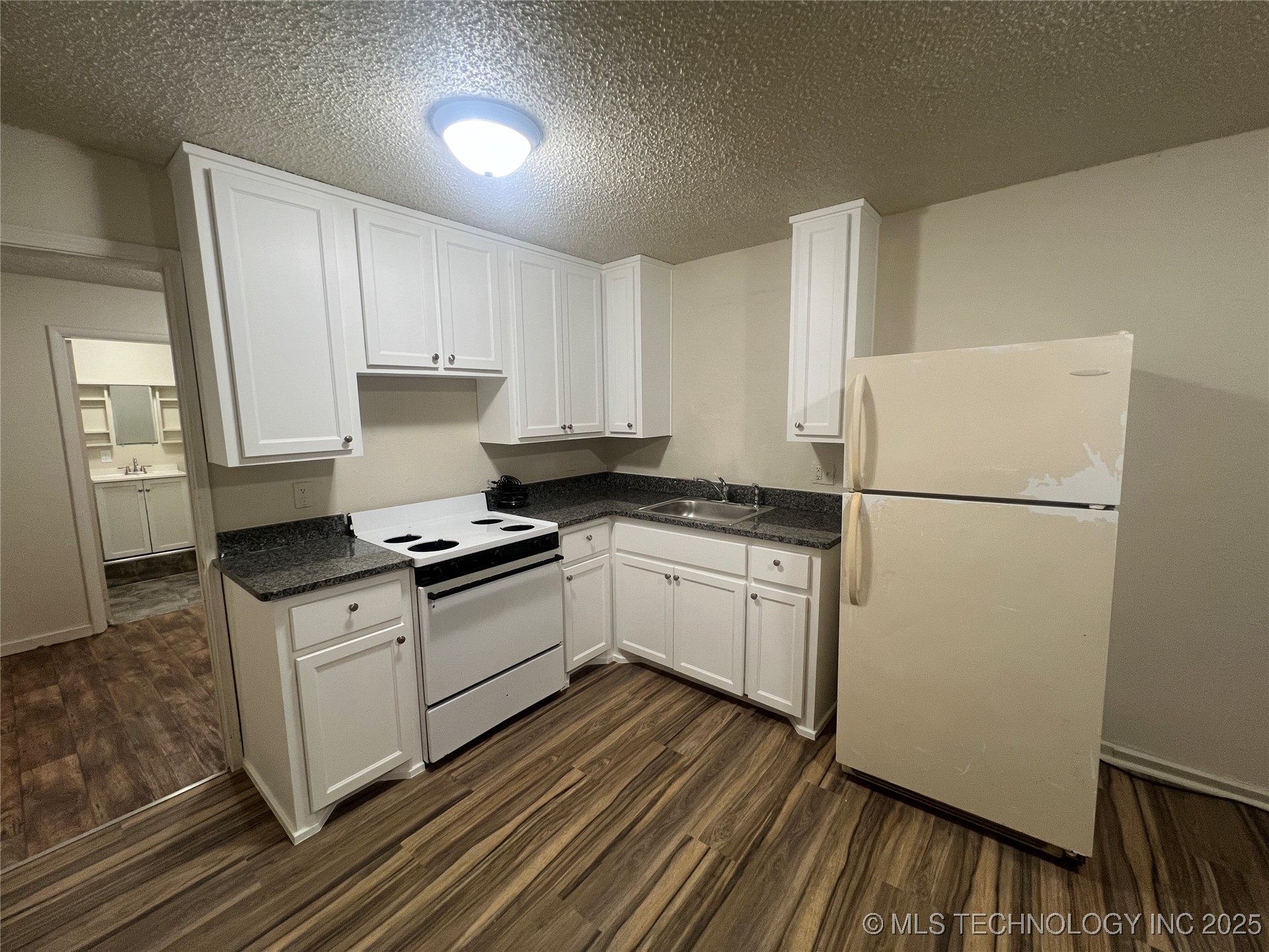 1108 N Jones Avenue Property Photo 8