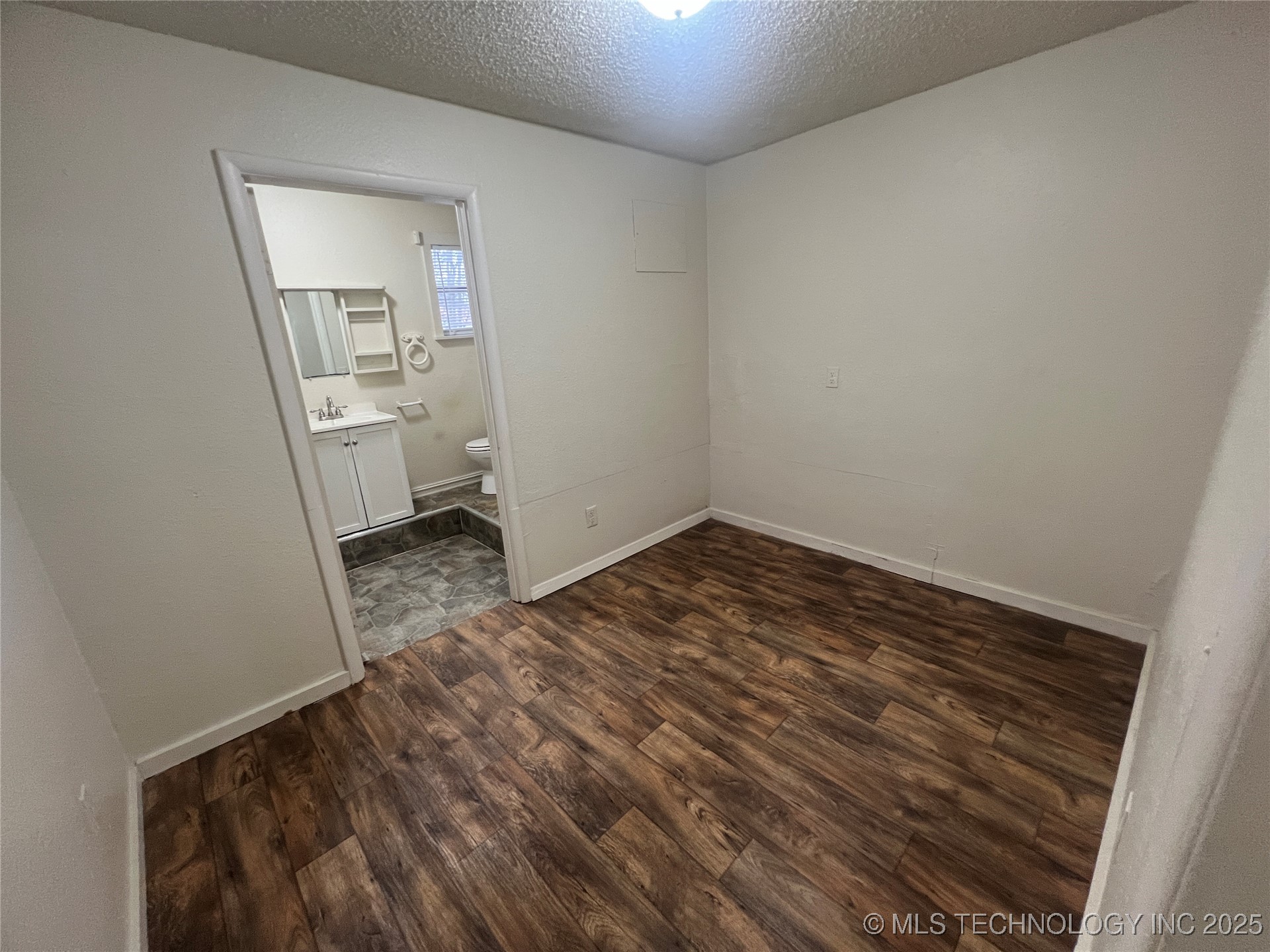 1108 N Jones Avenue Property Photo 12