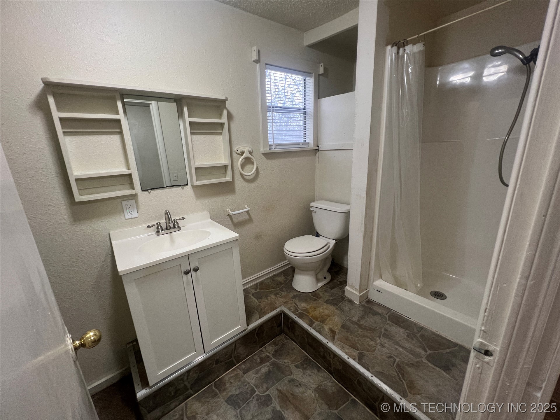 1108 N Jones Avenue Property Photo 16