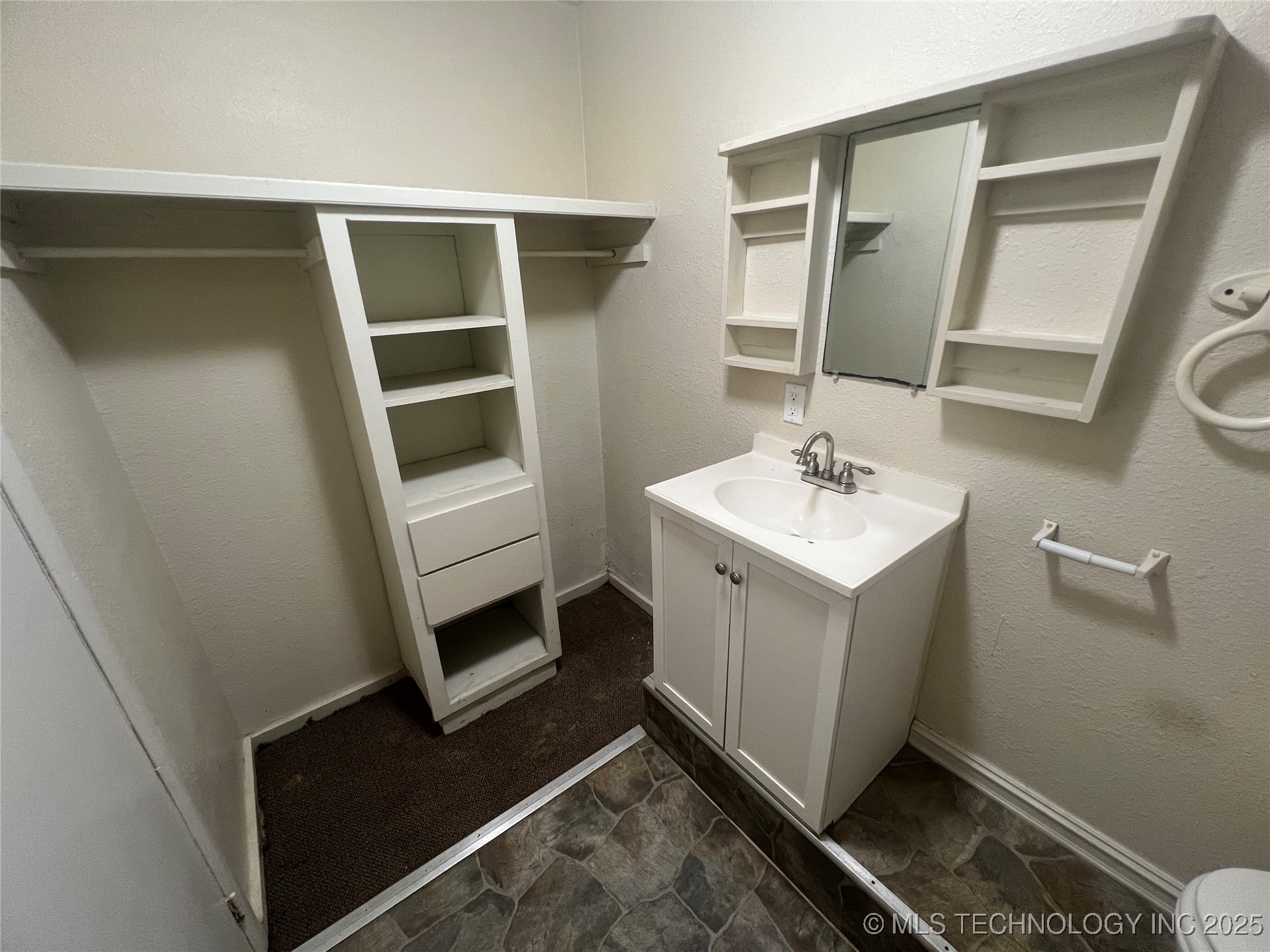 1108 N Jones Avenue Property Photo 17