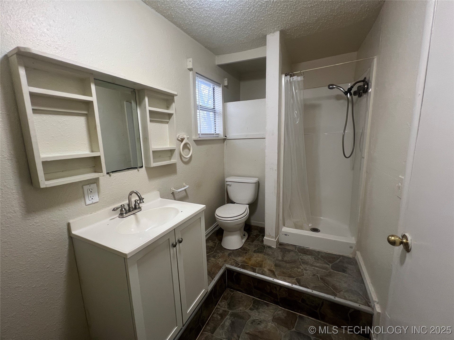 1108 N Jones Avenue Property Photo 18