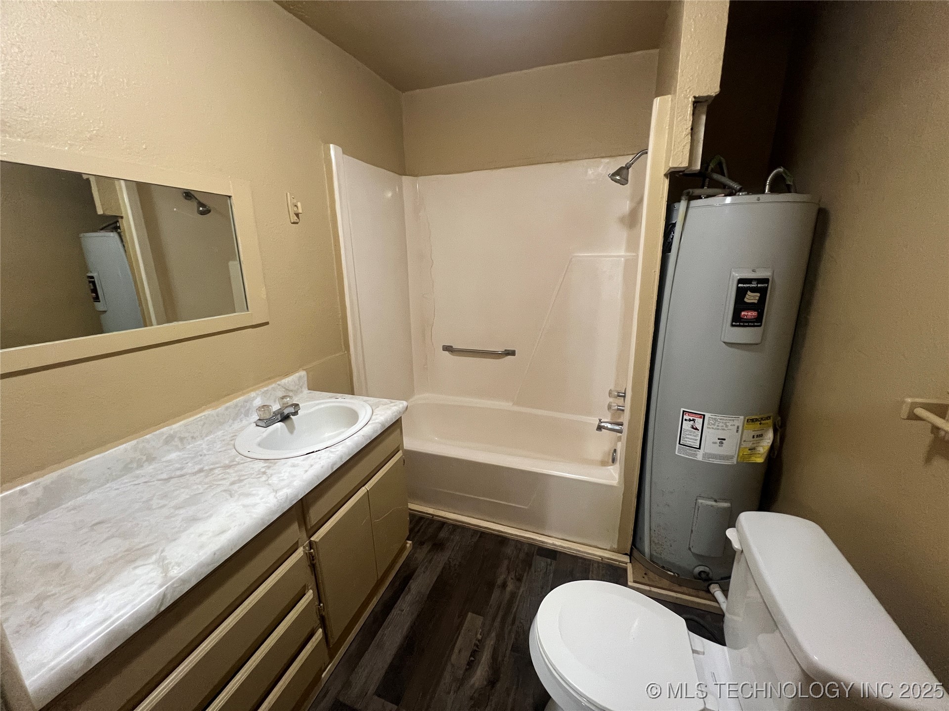 1108 N Jones Avenue Property Photo 25