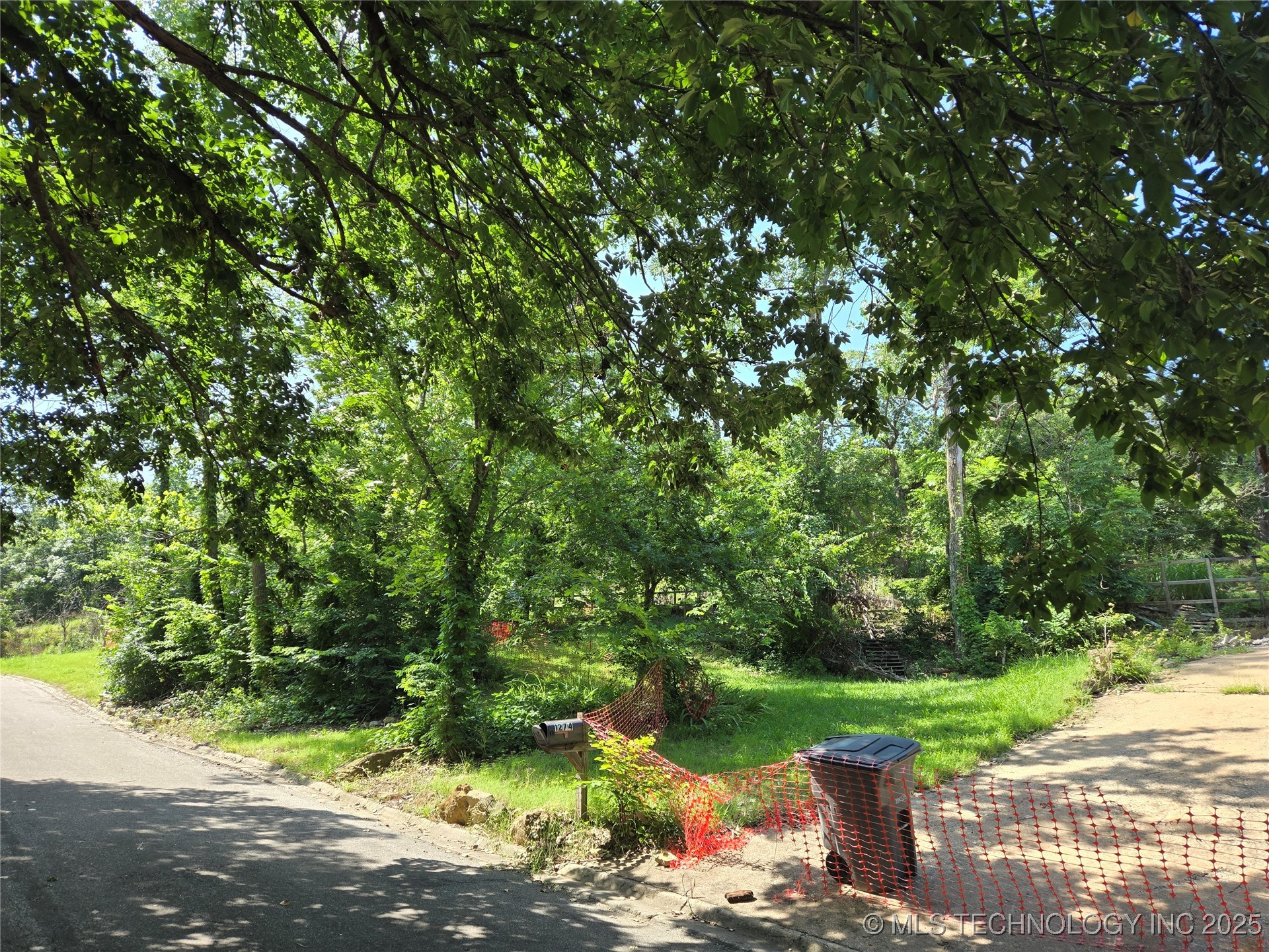 1274 Sleepy Hollow Drive Property Photo 5