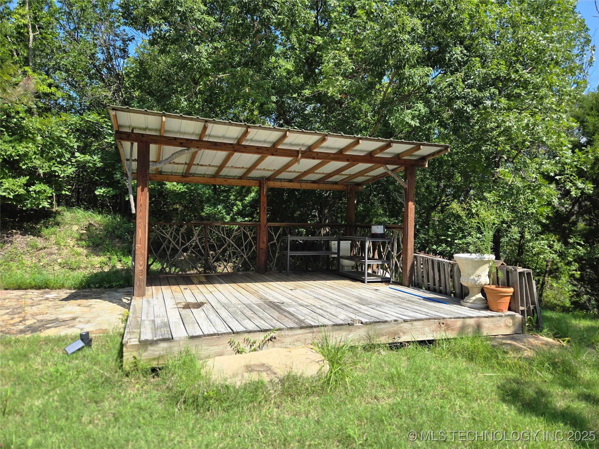 1274 Sleepy Hollow Drive Property Photo 12