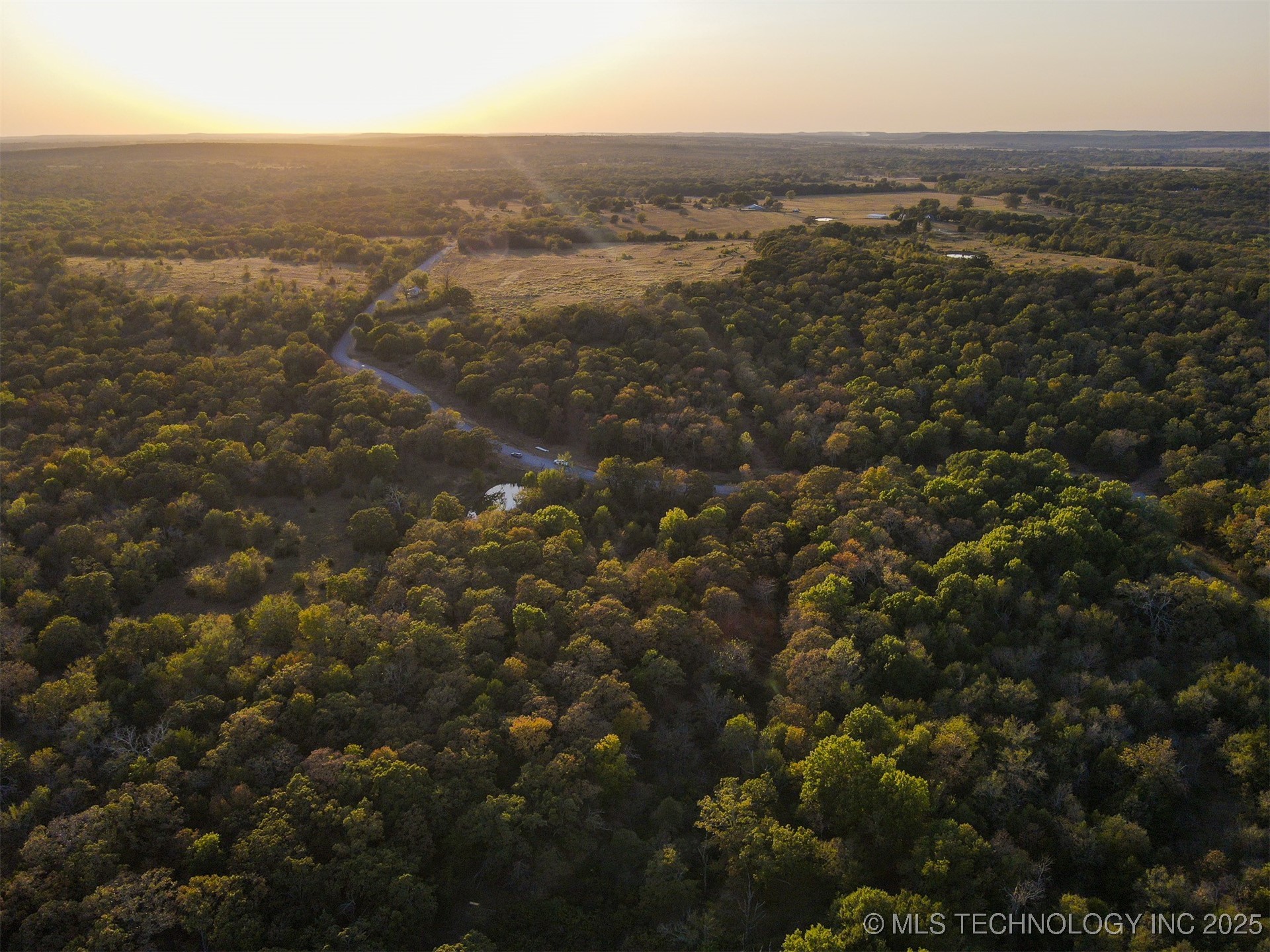 29 E 1220 Road Property Photo 4