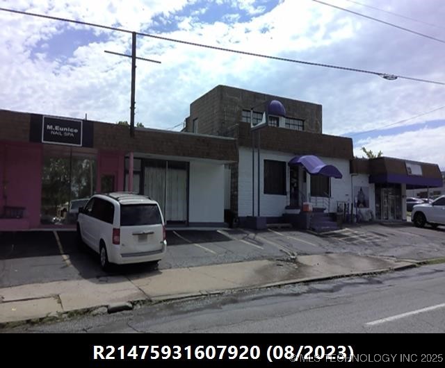 2921 S Harvard East Avenue Property Photo 1