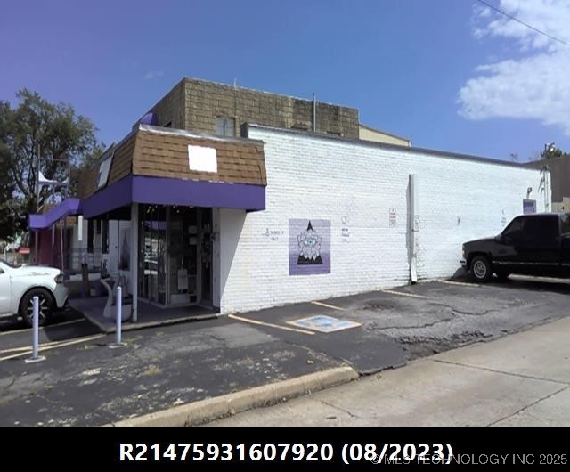 2921 S Harvard East Avenue Property Photo 2