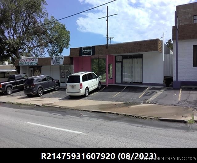 2921 S Harvard East Avenue Property Photo 4