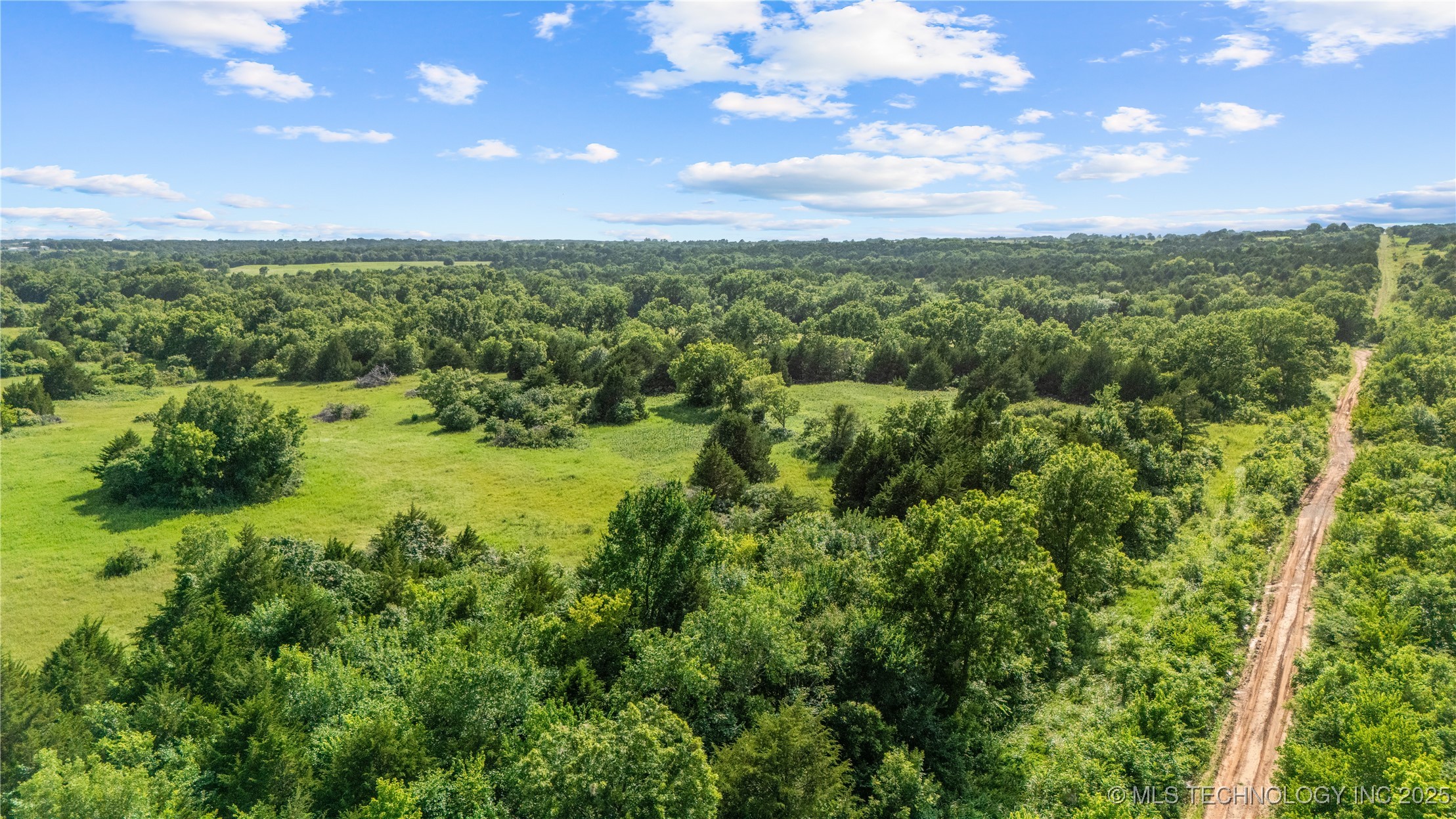 001 E 800 Road Property Photo 3