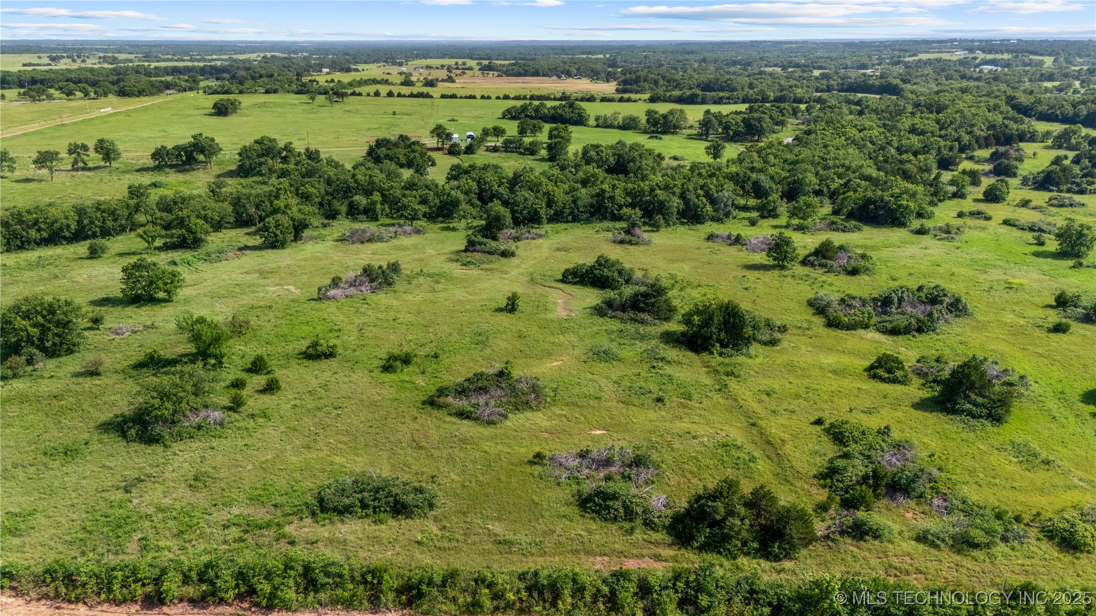 001 E 800 Road Property Photo 4