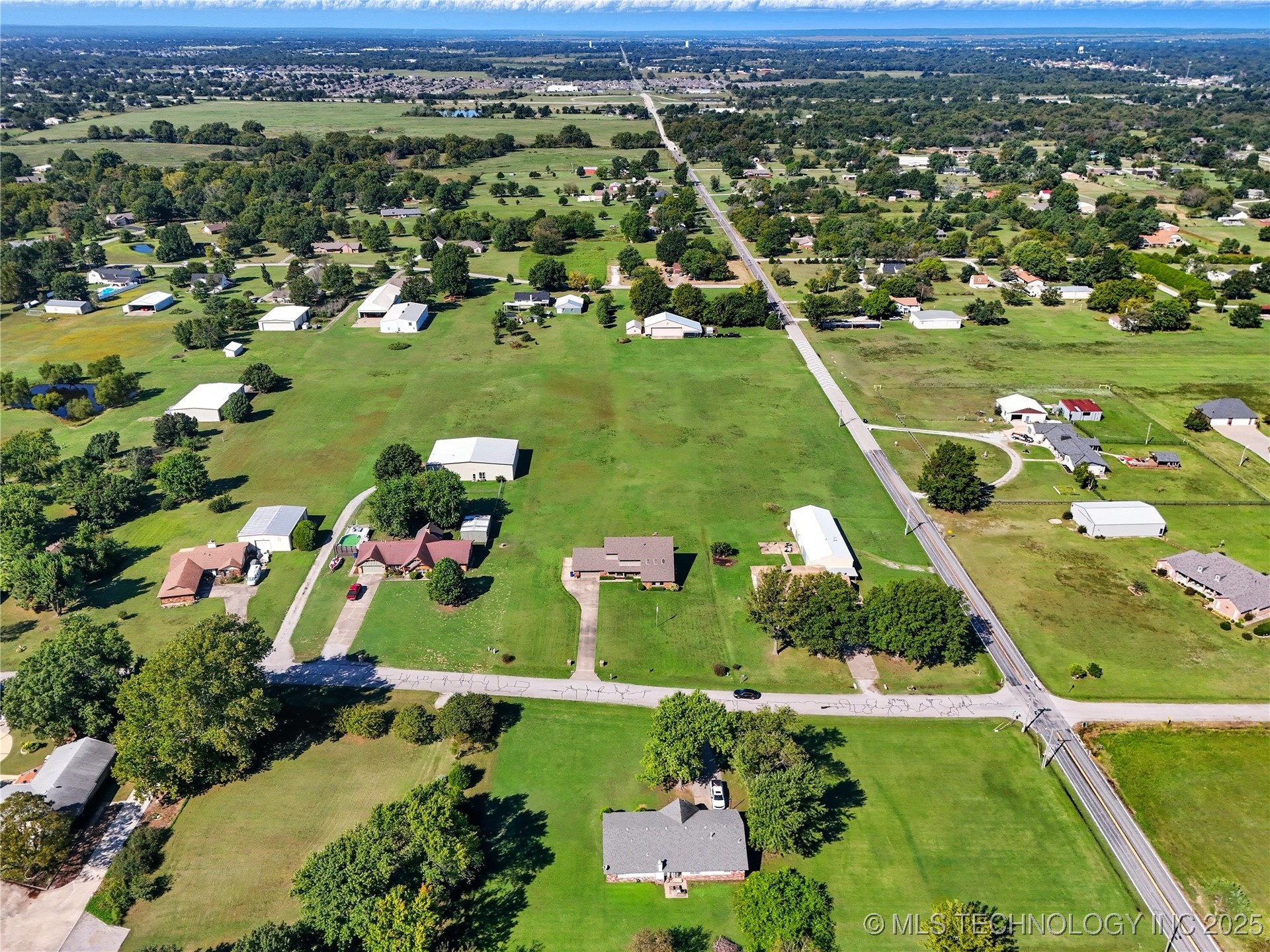 13542 N 155th East Avenue Property Photo 2