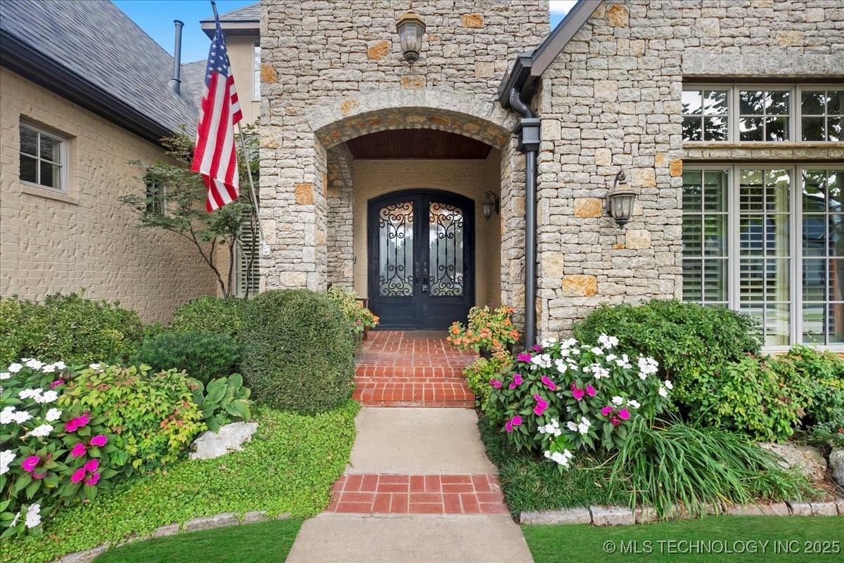 4309 S Mimosa Avenue Property Photo 2