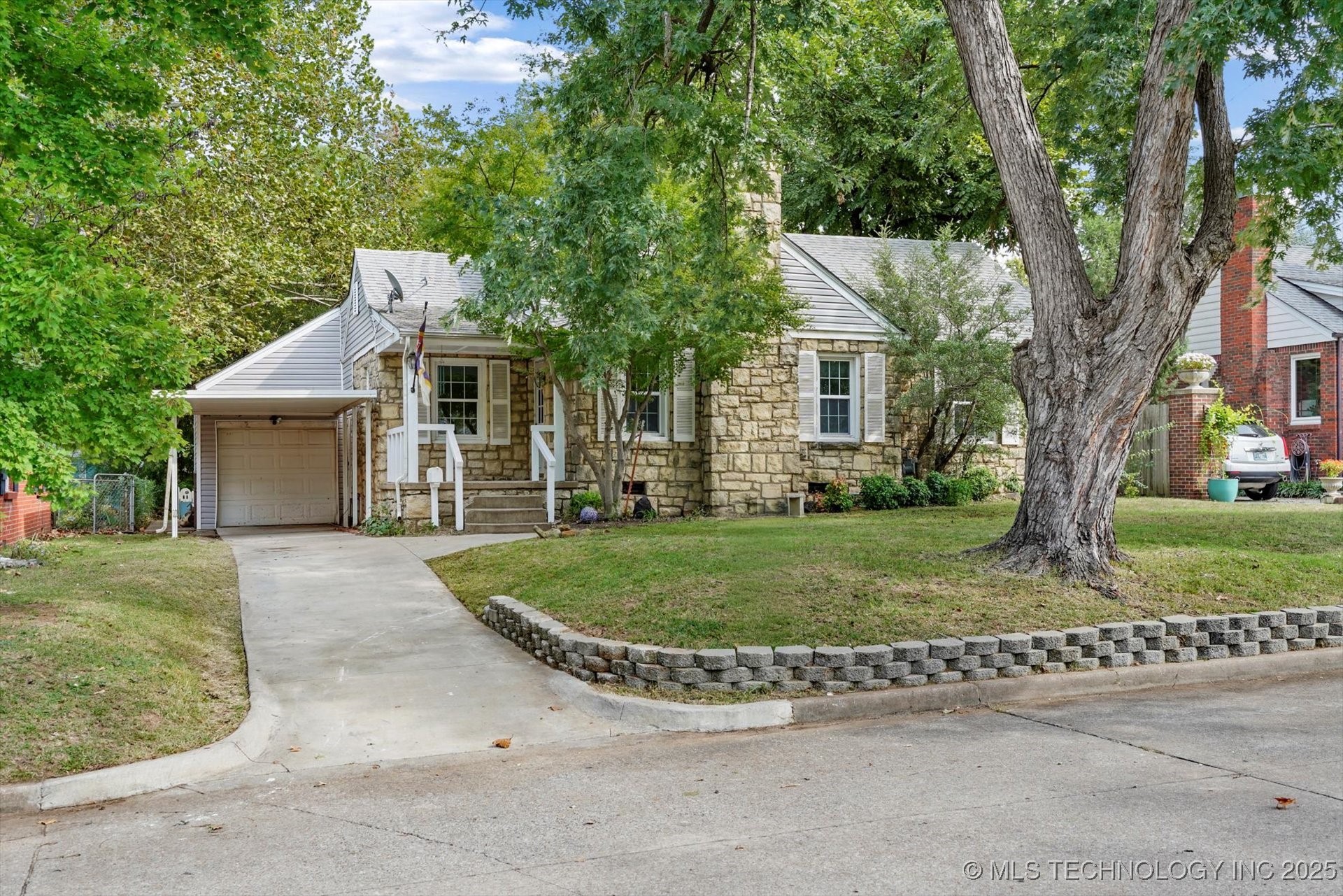 1435 S Marion Avenue Property Photo 1