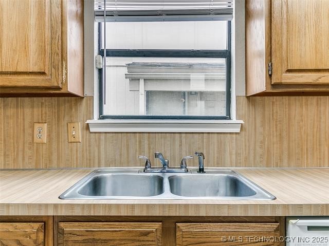 12923 E 28th Place Property Photo 15