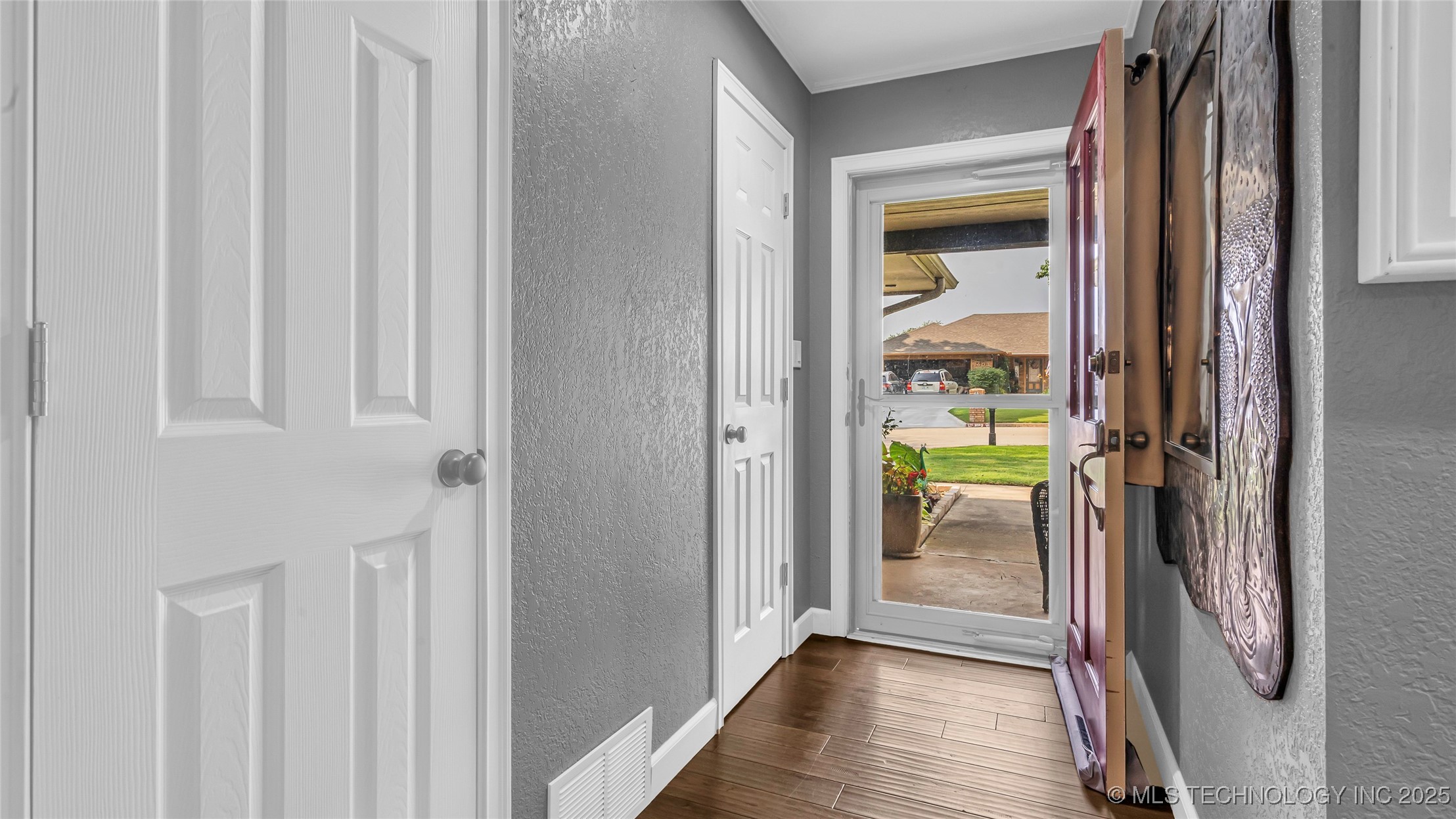 1602 Rosedale Property Photo 4