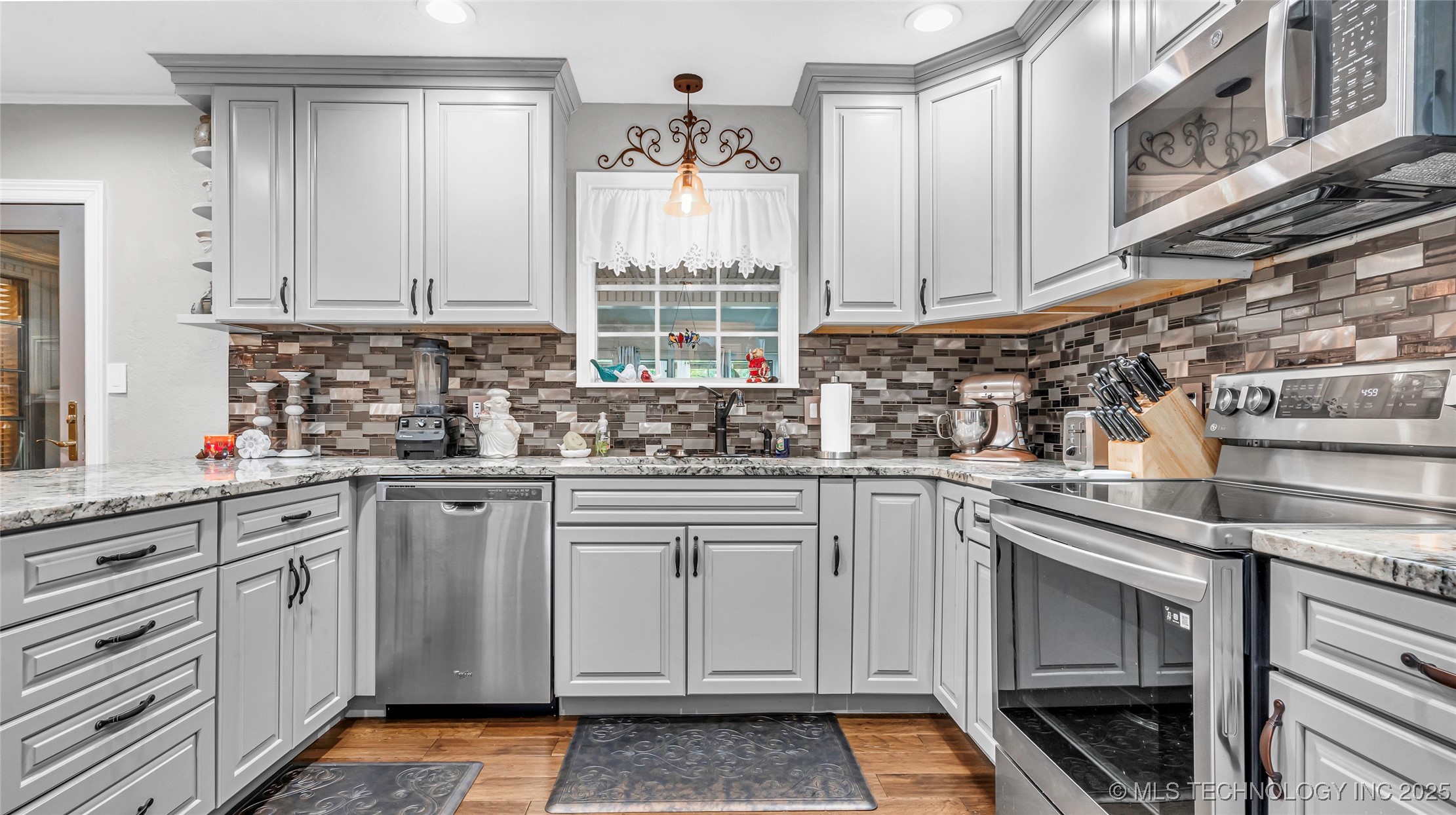 1602 Rosedale Property Photo 12