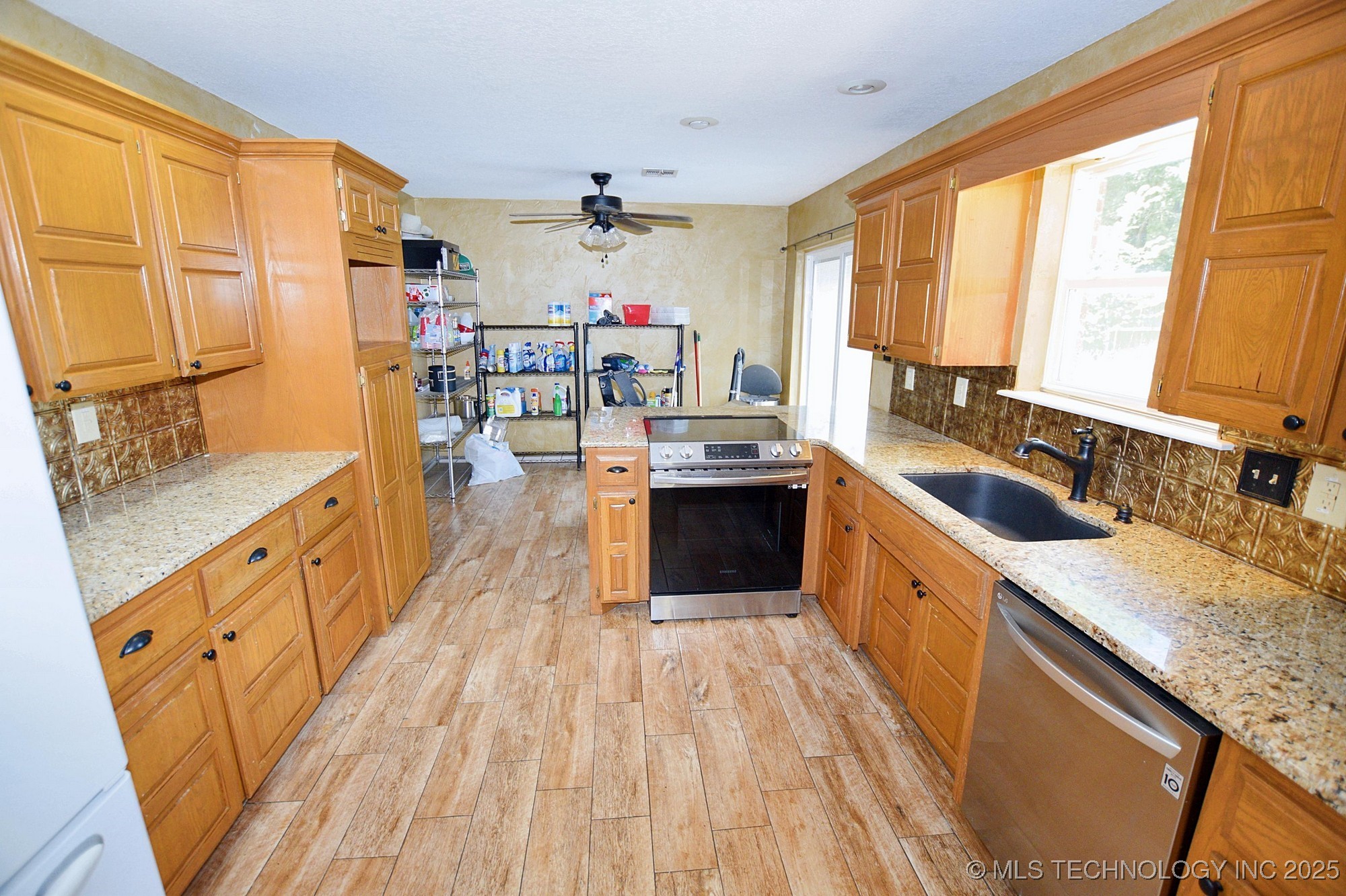 1430 Williams Street Property Photo 7