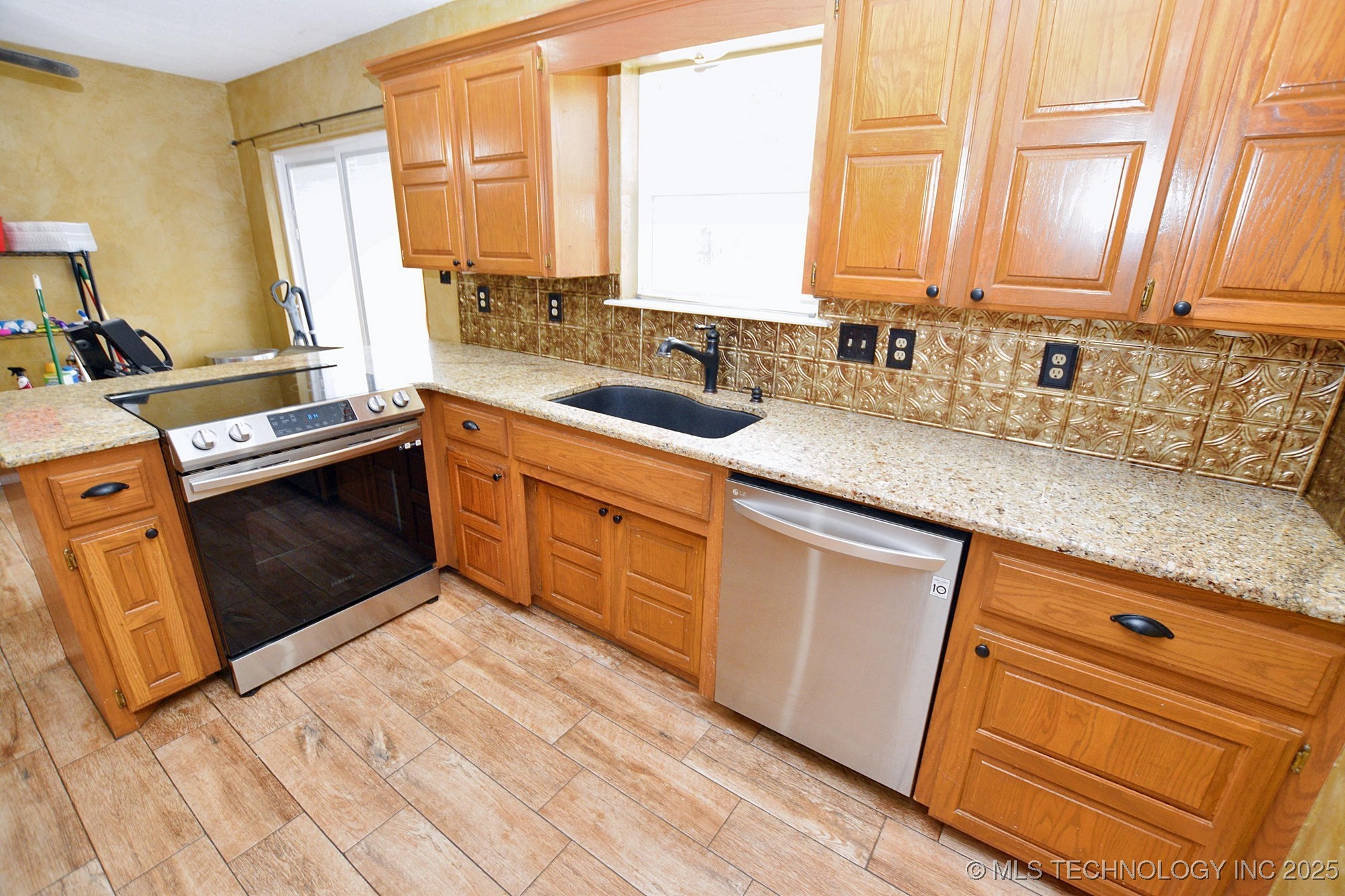 1430 Williams Street Property Photo 8