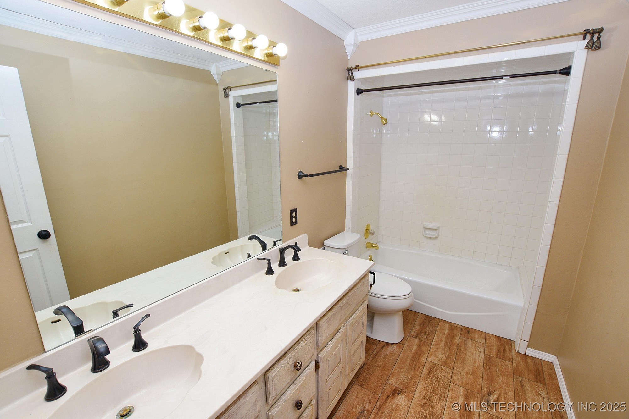 1430 Williams Street Property Photo 17