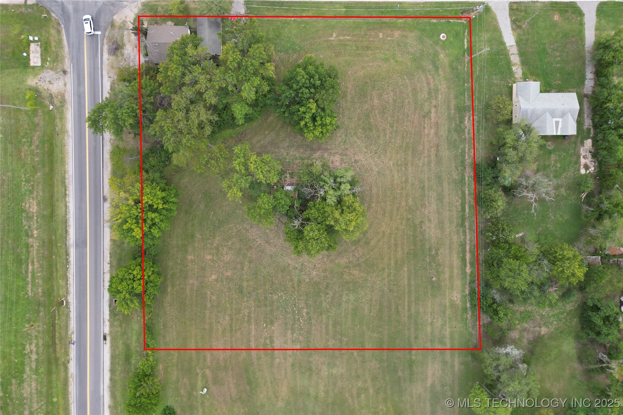 9042 S Union Avenue Property Photo 2