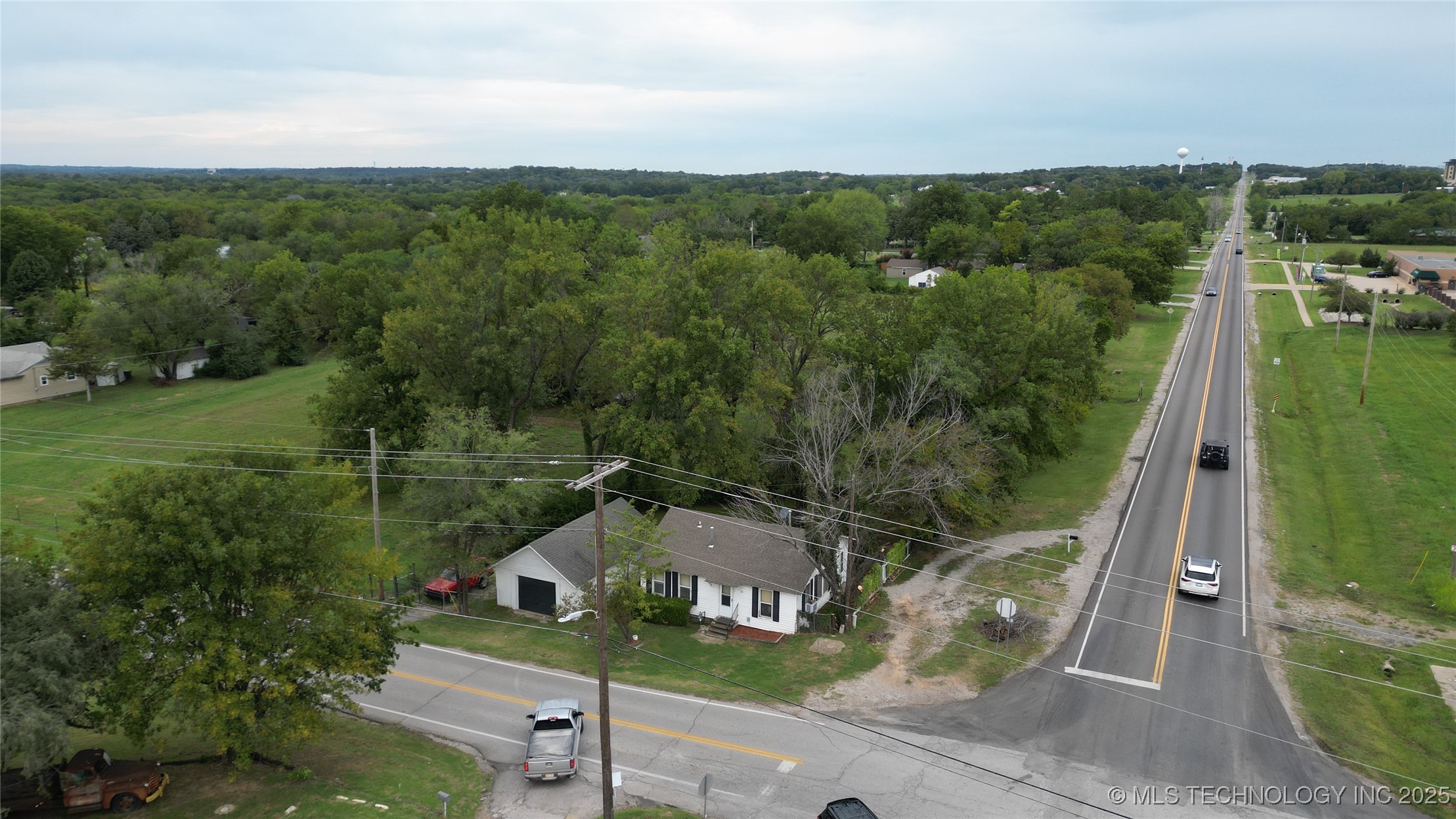 9042 S Union Avenue Property Photo 3