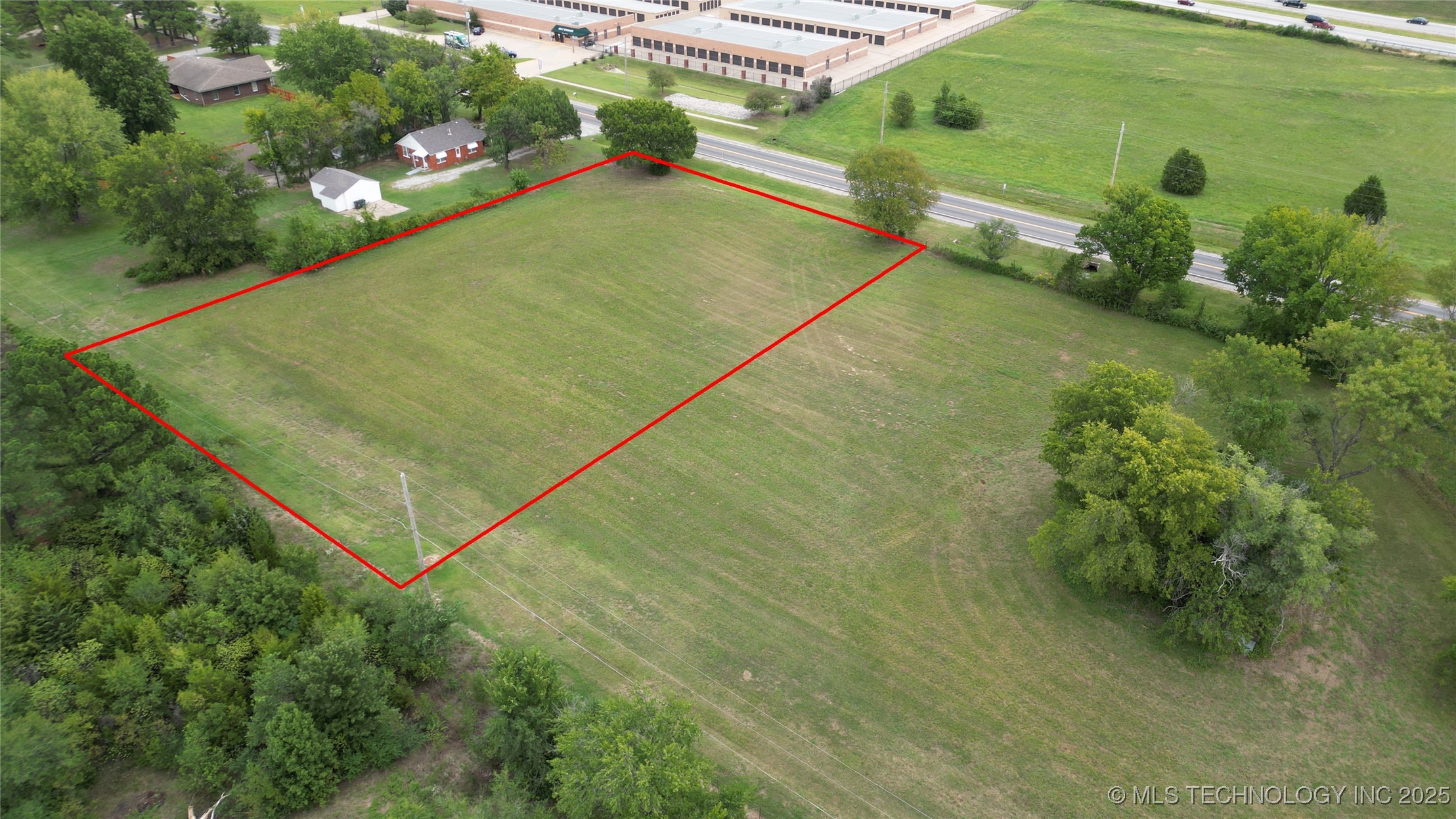 9040 S Union Avenue Property Photo 2