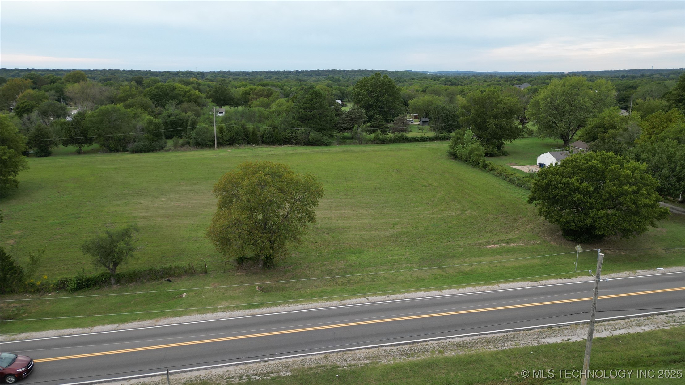 9040 S Union Avenue Property Photo 5