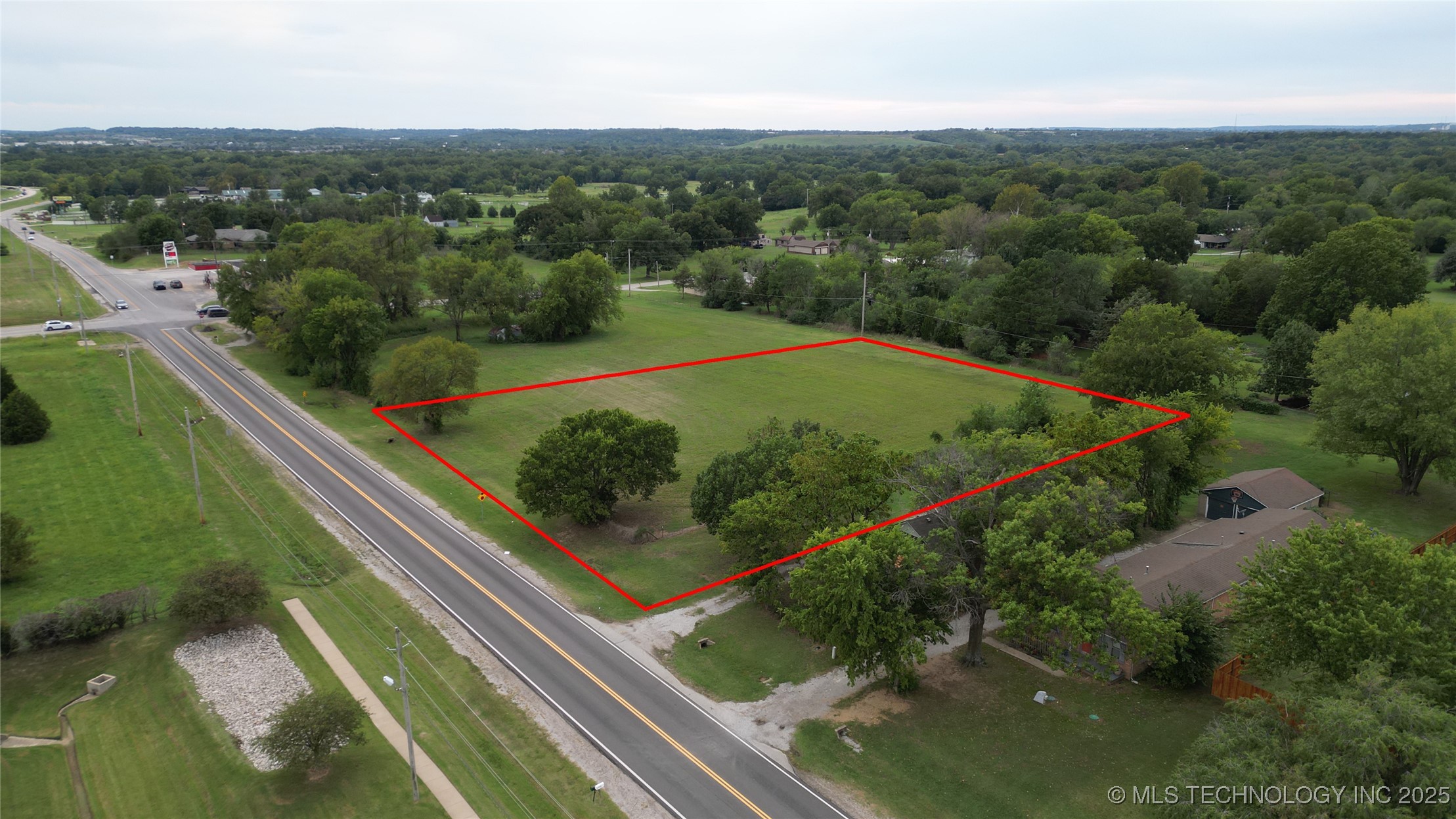 9040 S Union Avenue Property Photo 6