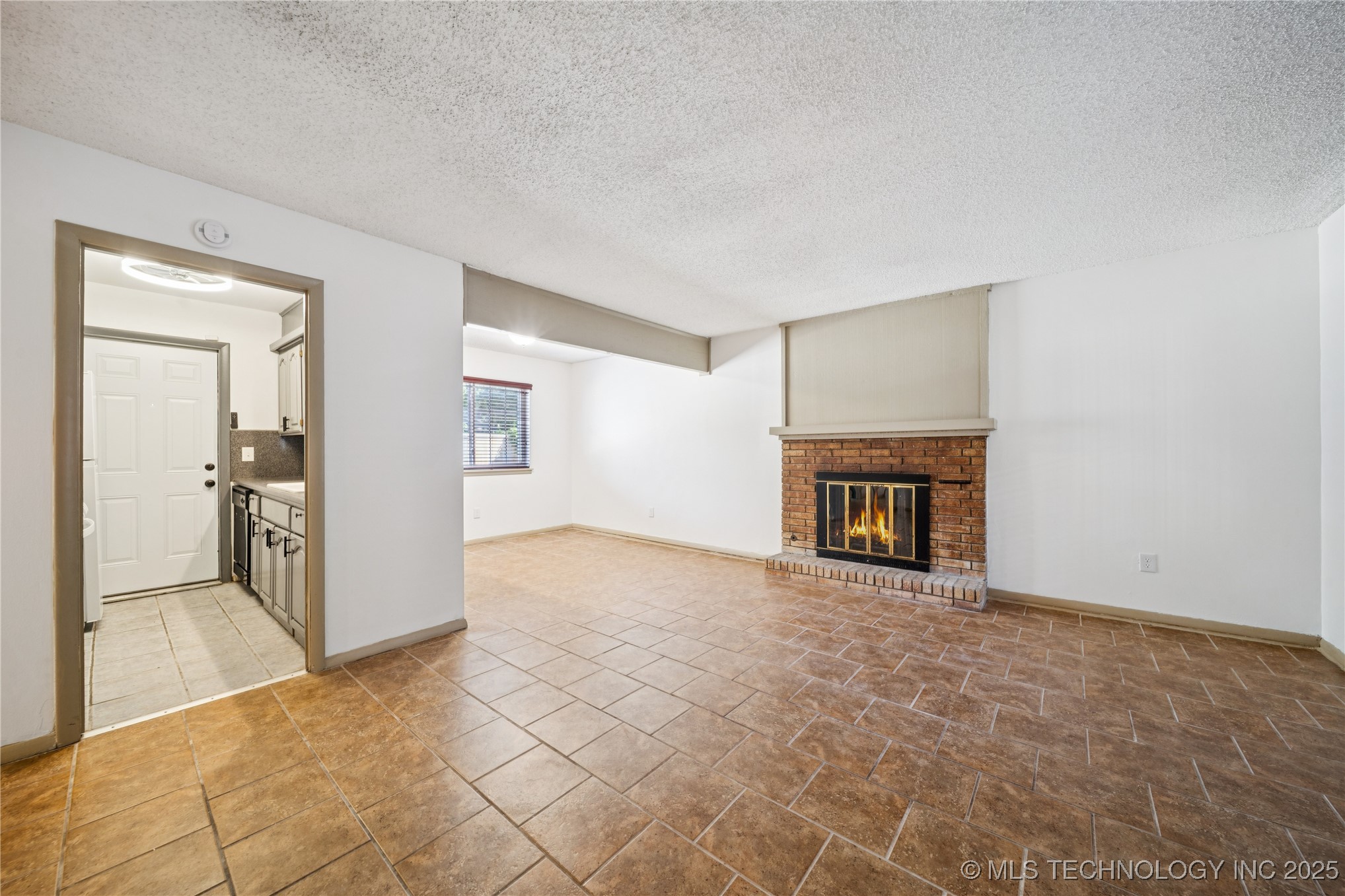 4804 S Victor Avenue 4804a Property Photo 5