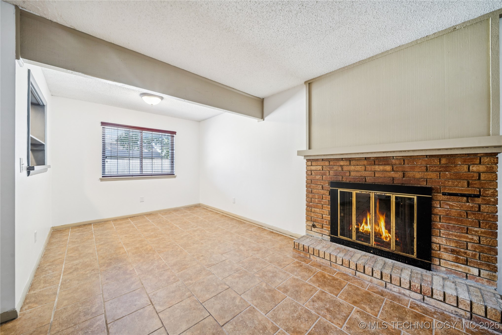 4804 S Victor Avenue 4804a Property Photo 6