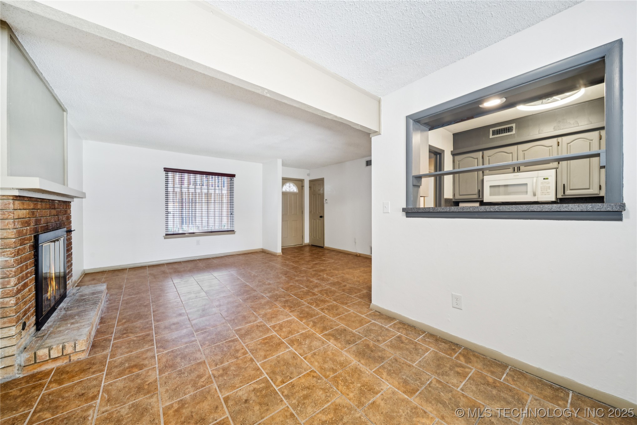 4804 S Victor Avenue 4804a Property Photo 7